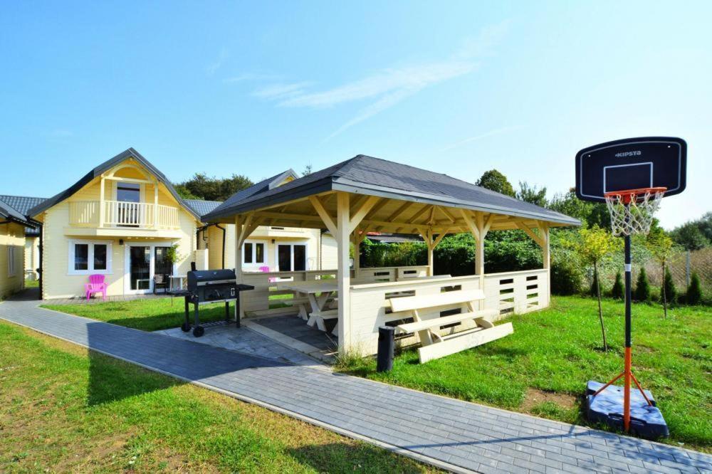 Holiday Resort, Ustronie Morskie Buitenkant foto