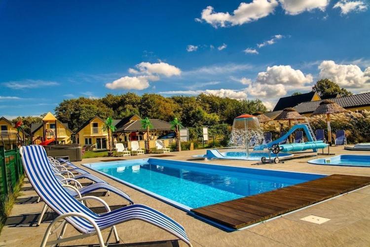 Holiday Resort, Ustronie Morskie Buitenkant foto