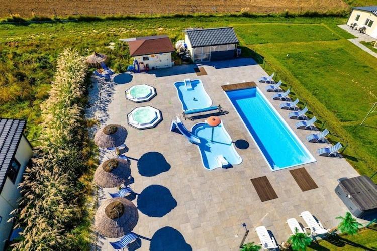 Holiday Resort, Ustronie Morskie Buitenkant foto