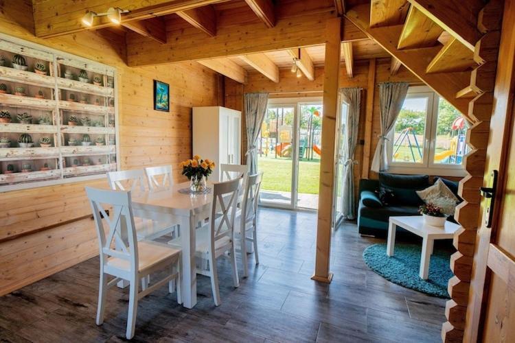 Holiday Resort, Ustronie Morskie Buitenkant foto