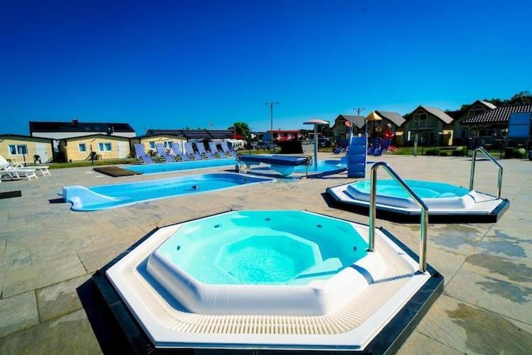 Holiday Resort, Ustronie Morskie Buitenkant foto